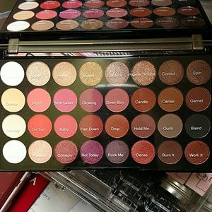 Makeup Revolution Flawless 4 palette